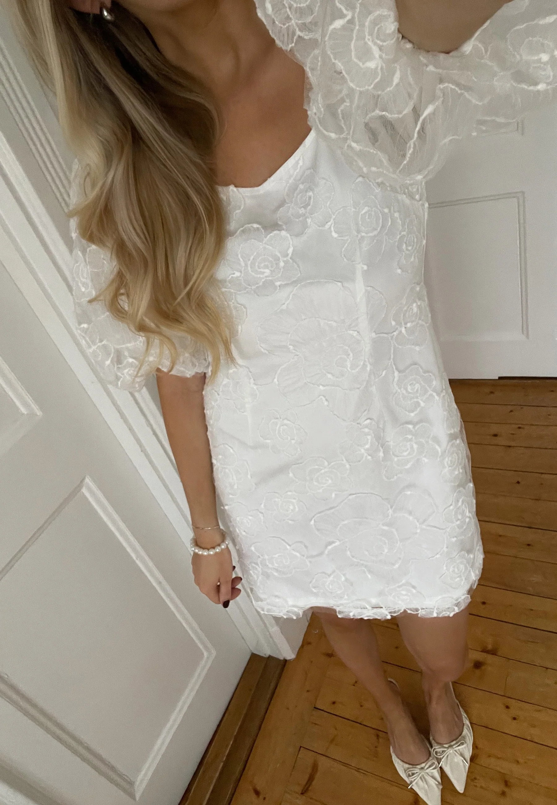 Puff Sleeve Embroidered Dress - Image 8