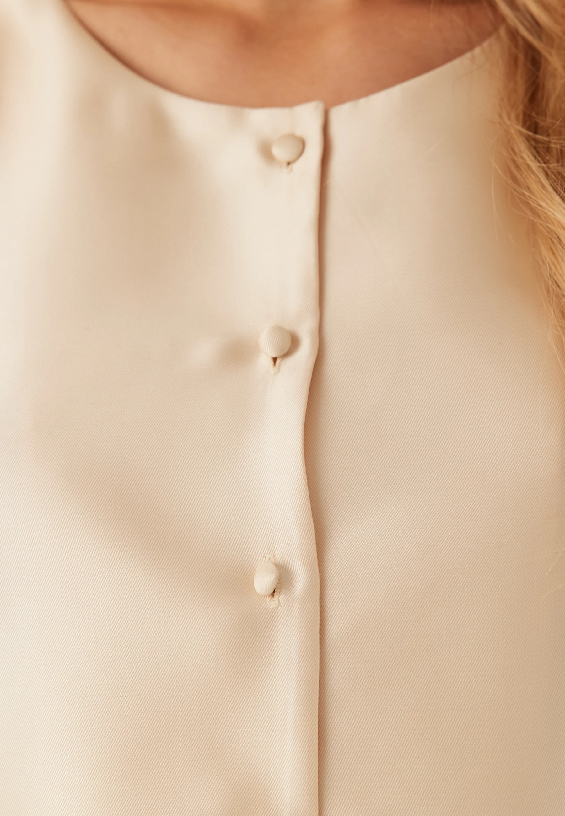 Puff Sleeve Peplum Satin Blouse - Image 5