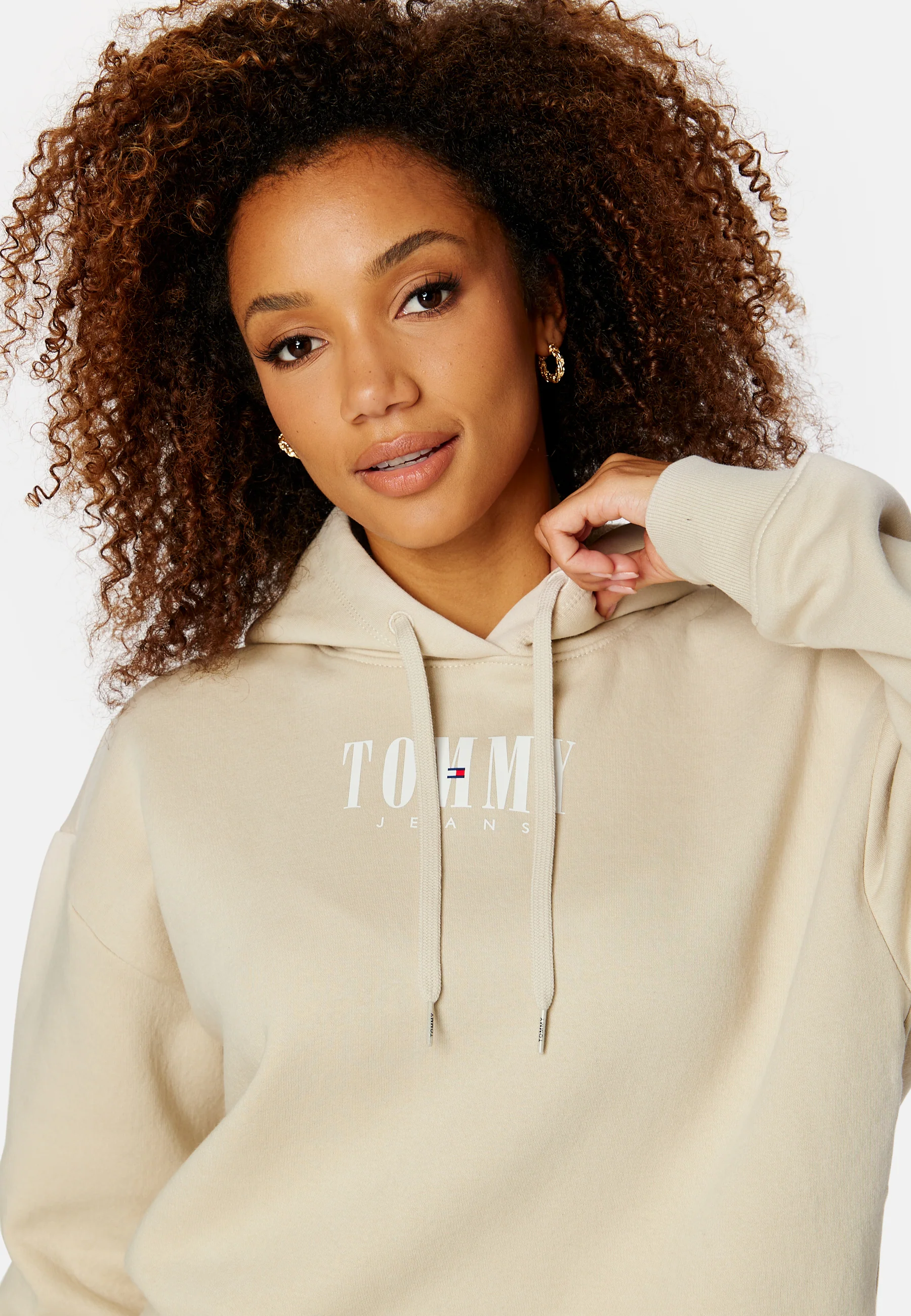 Relaxed Essential Logo 2 Hoodie - Image 4