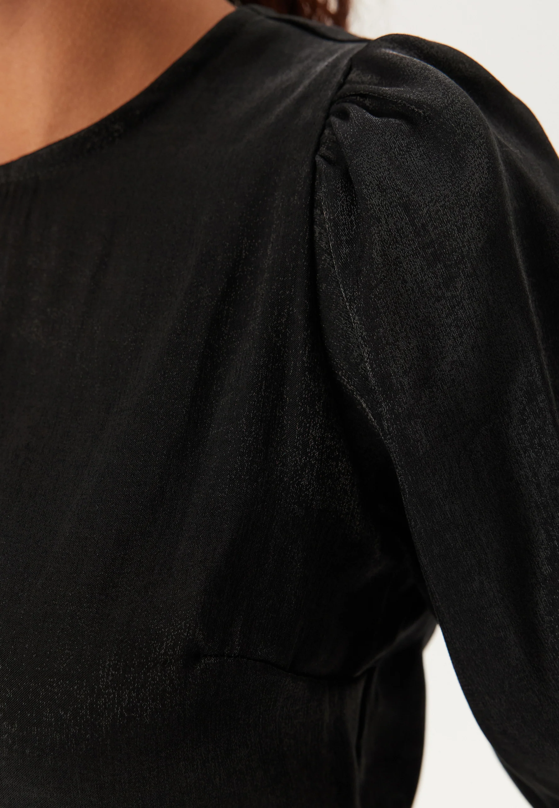 Round Neck Puff Sleeve Blouse - Image 4