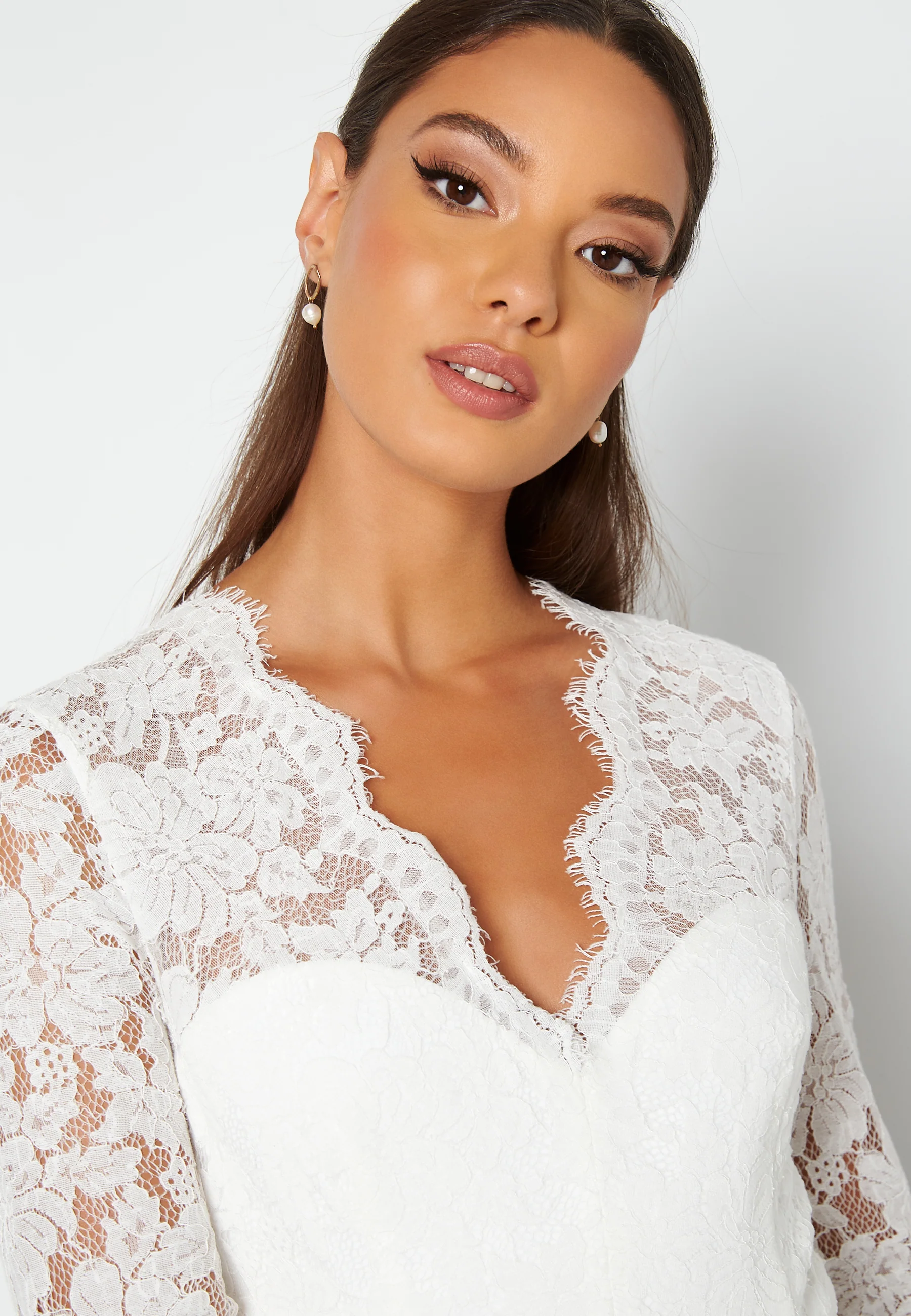 Scallop V-Neck Lace Gown - Image 5