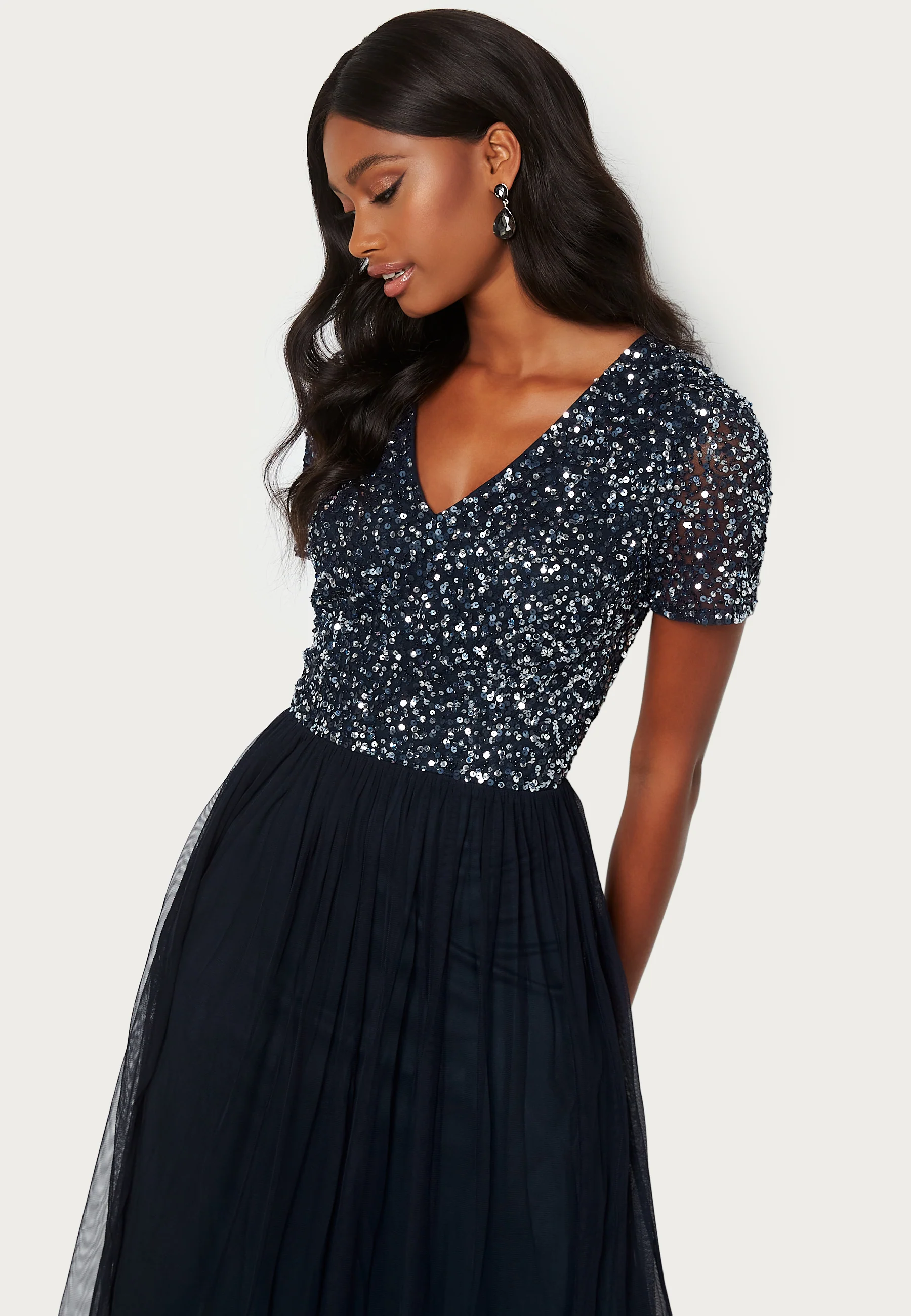 Short Sleeve Sequin Embellished Midi Dress - Image 3