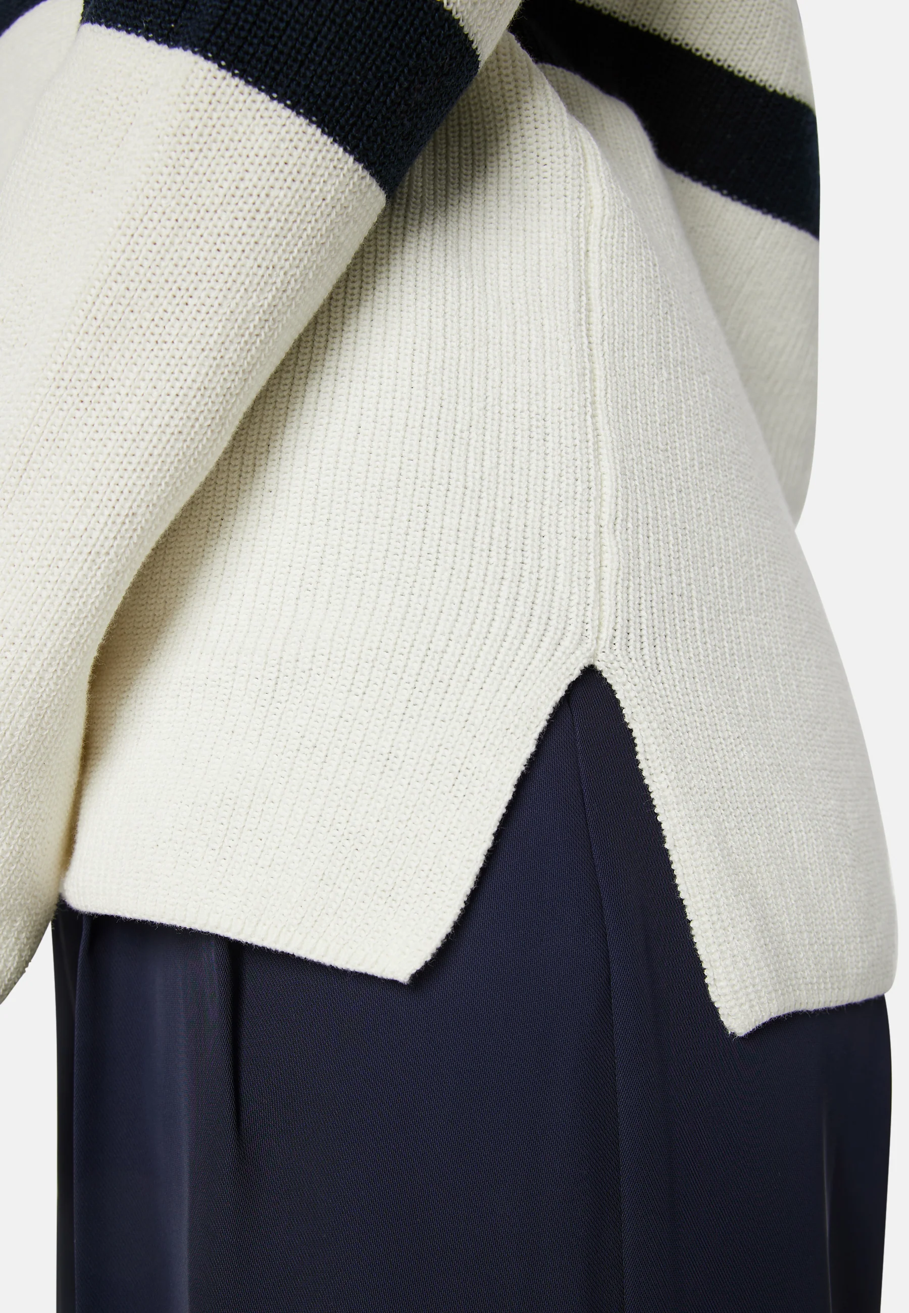 Striped O-neck  Knitted Sweater - Image 4