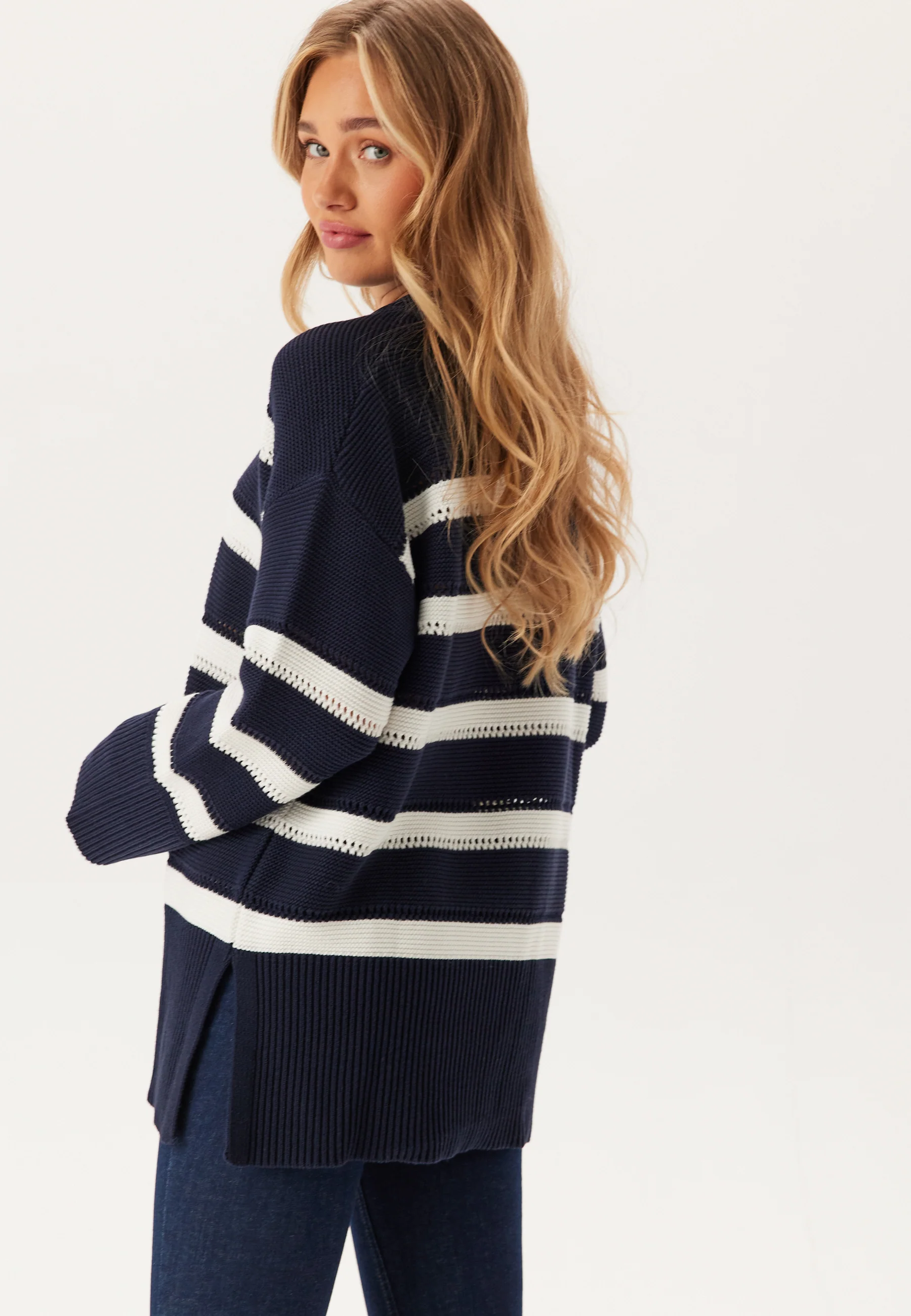 Striped Textured C-neck - Image 3