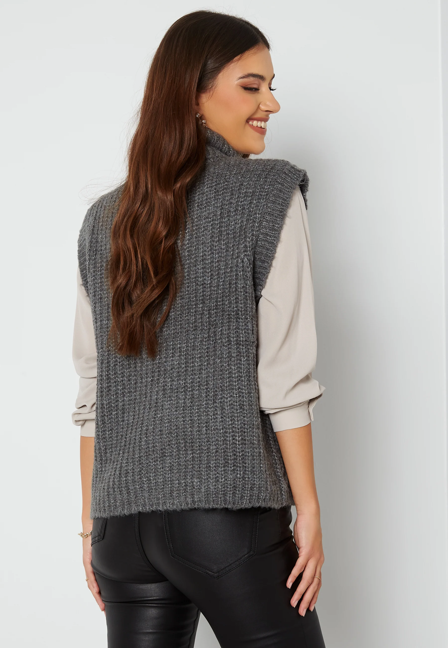 Suba Rollneck Knit Vest - Image 3