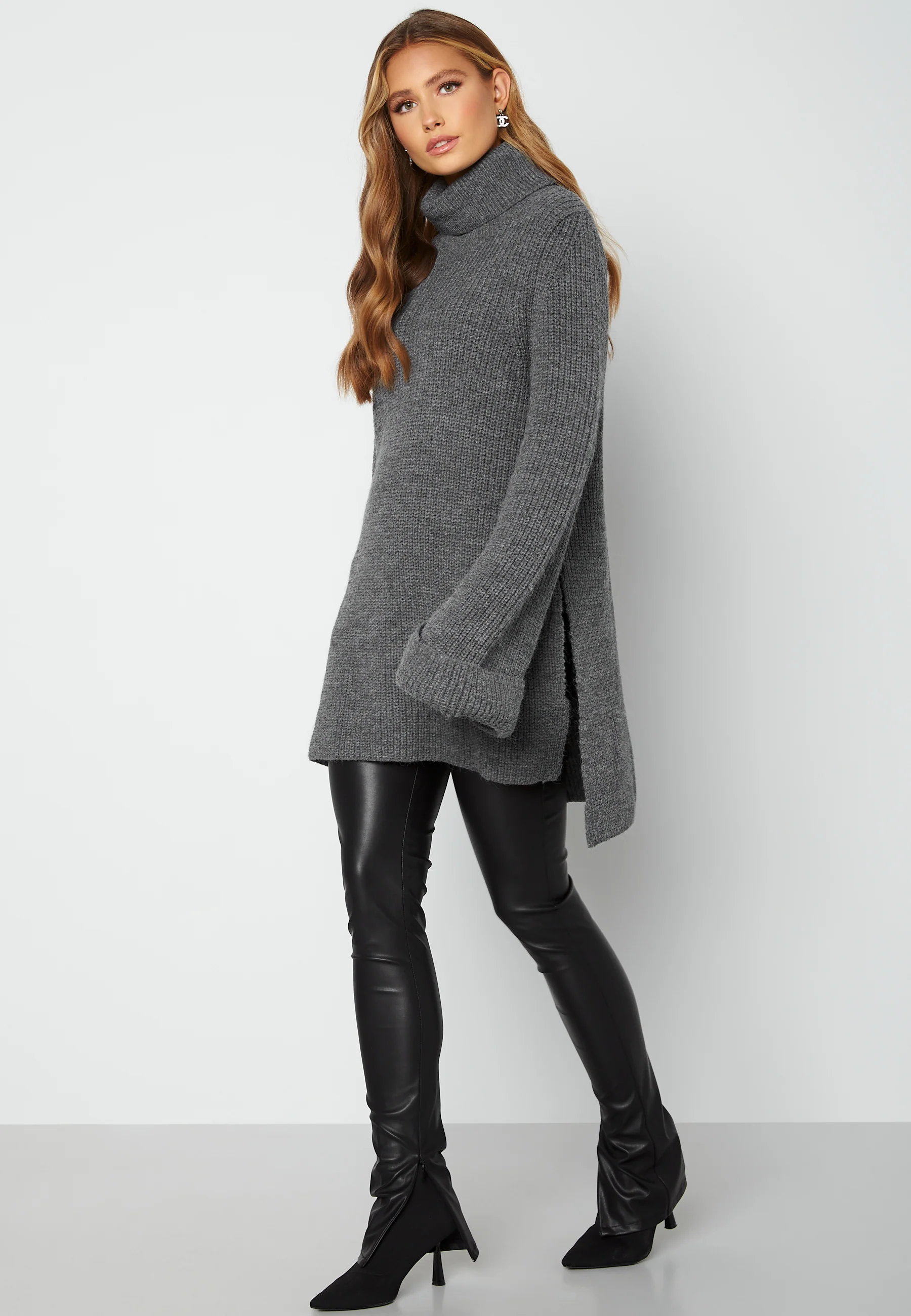 Turtle neck knitted sweater