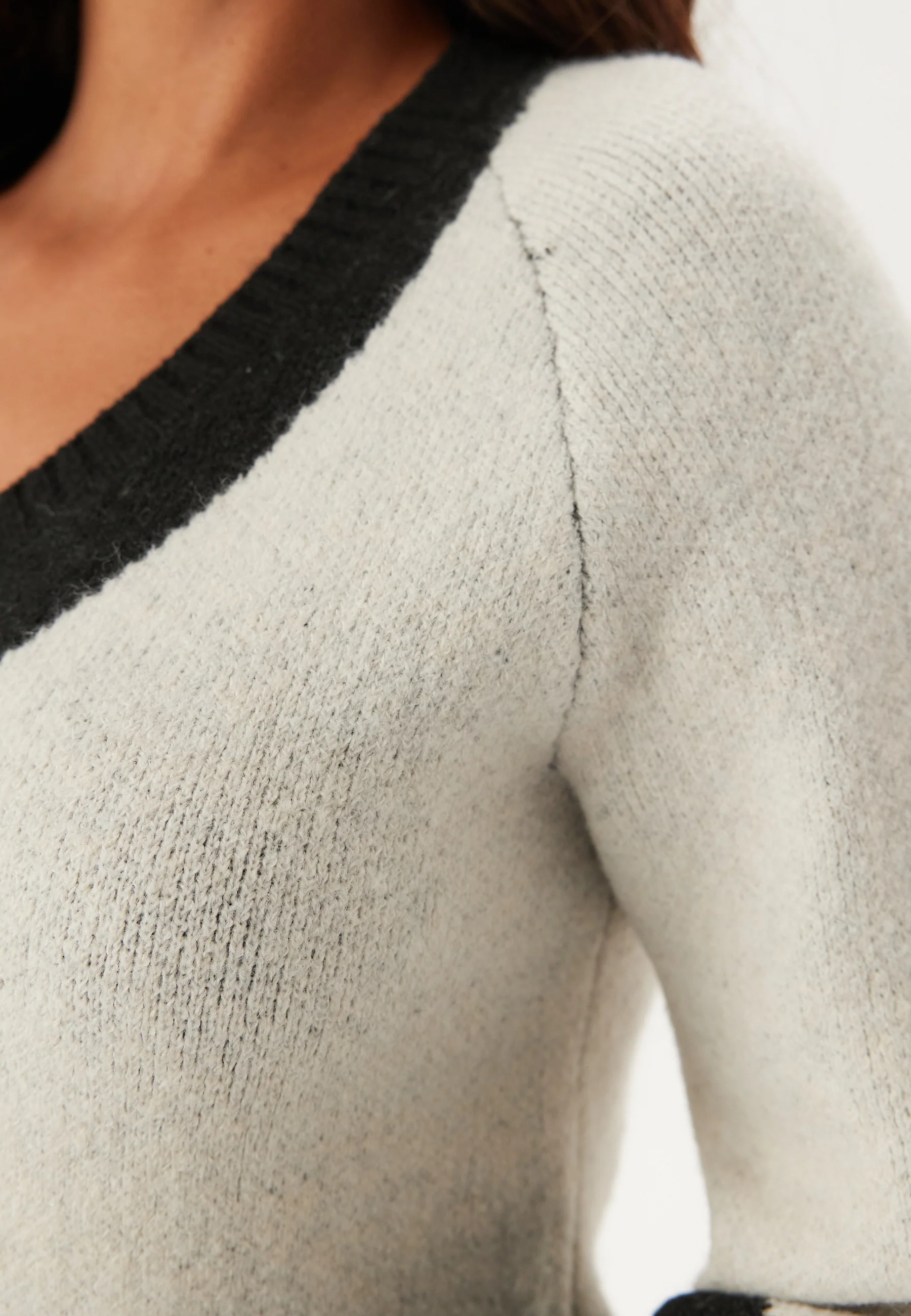 V-neck Knitted Midi Dress - Image 5