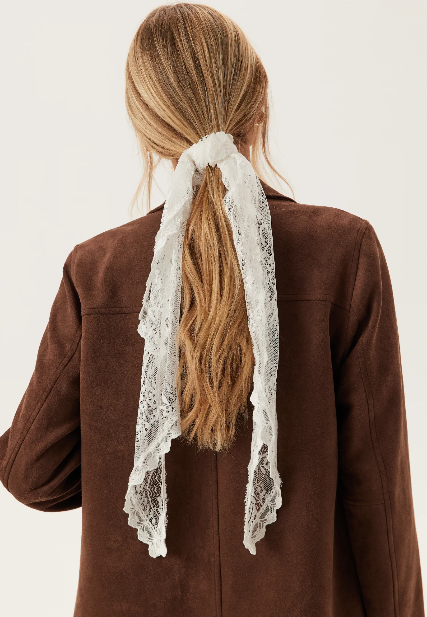Vialiva Lace Scarf - Image 5