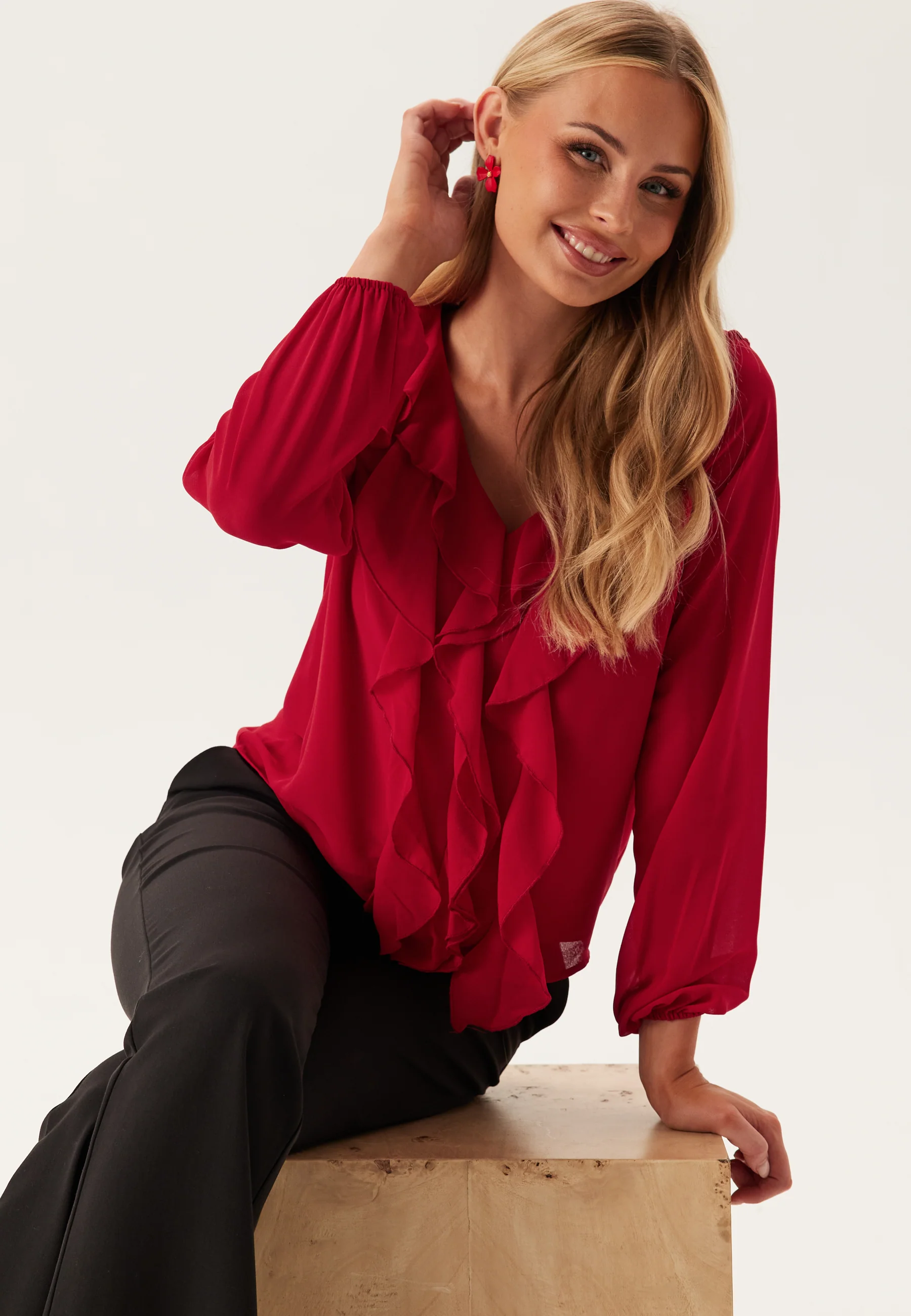 Viane L/S V-NECK FRILL TOP V-N