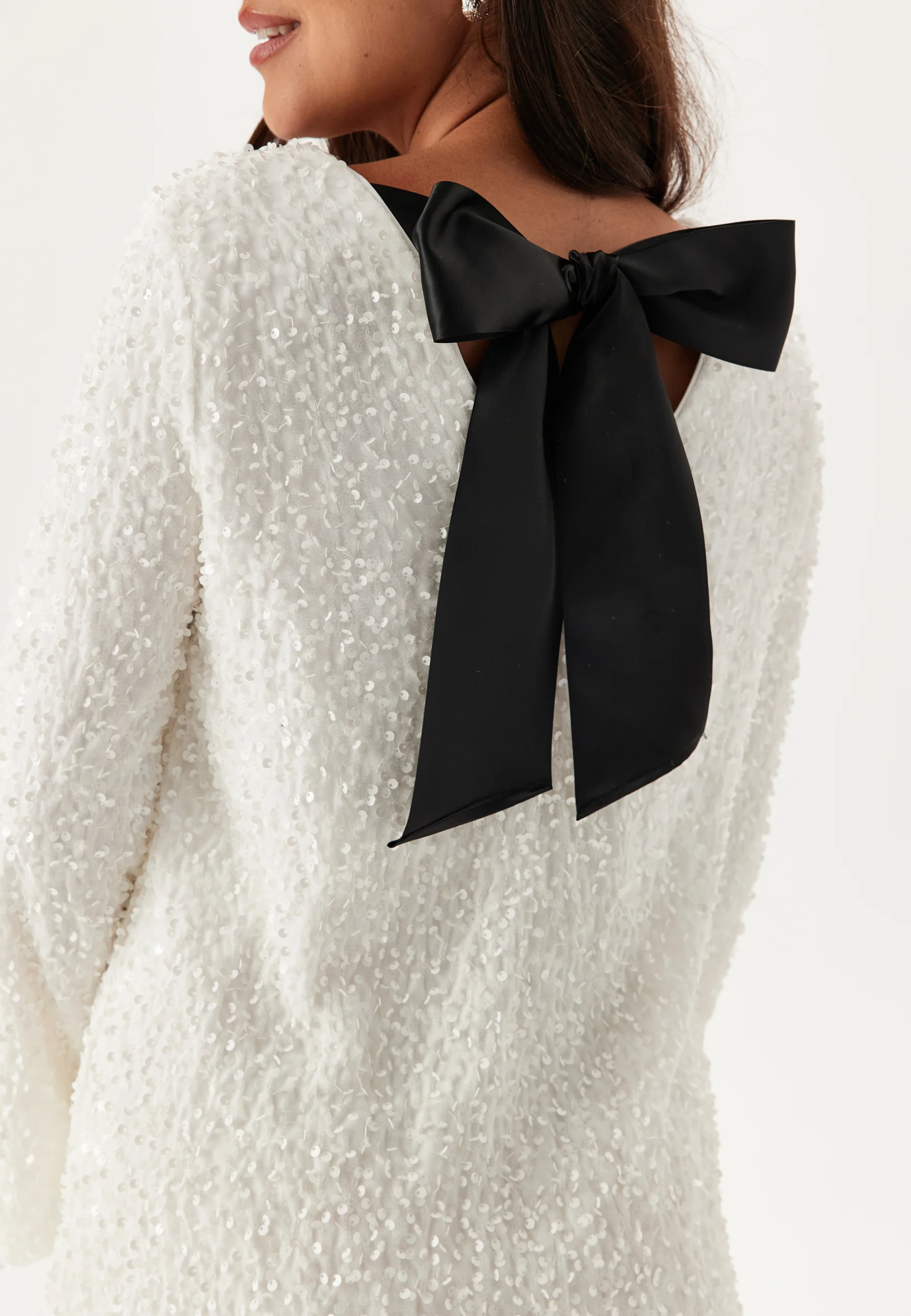 Viaria L/S O-NECK OPEN BACK DRESS - Image 3