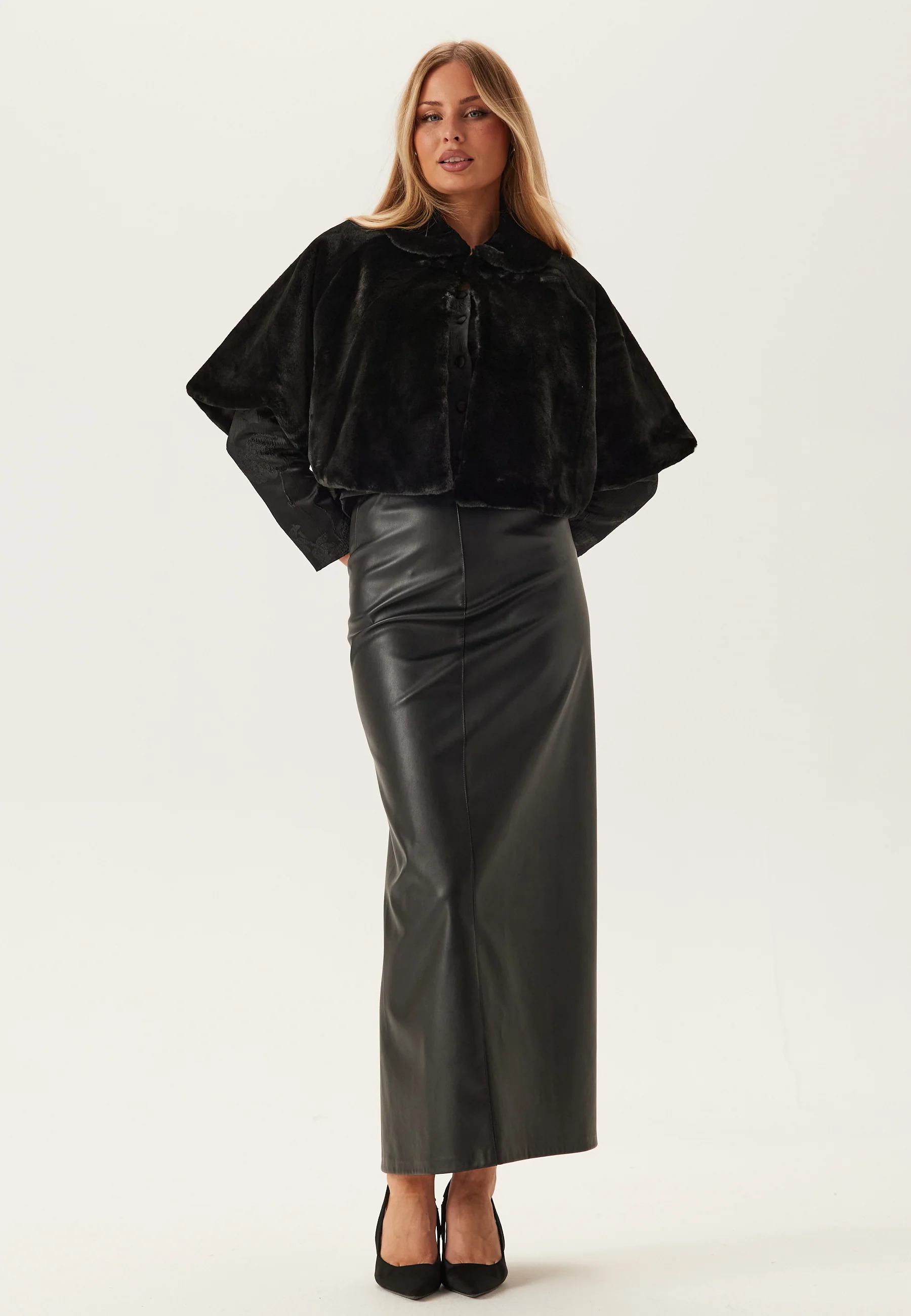 Vibarbara Cape - Image 3