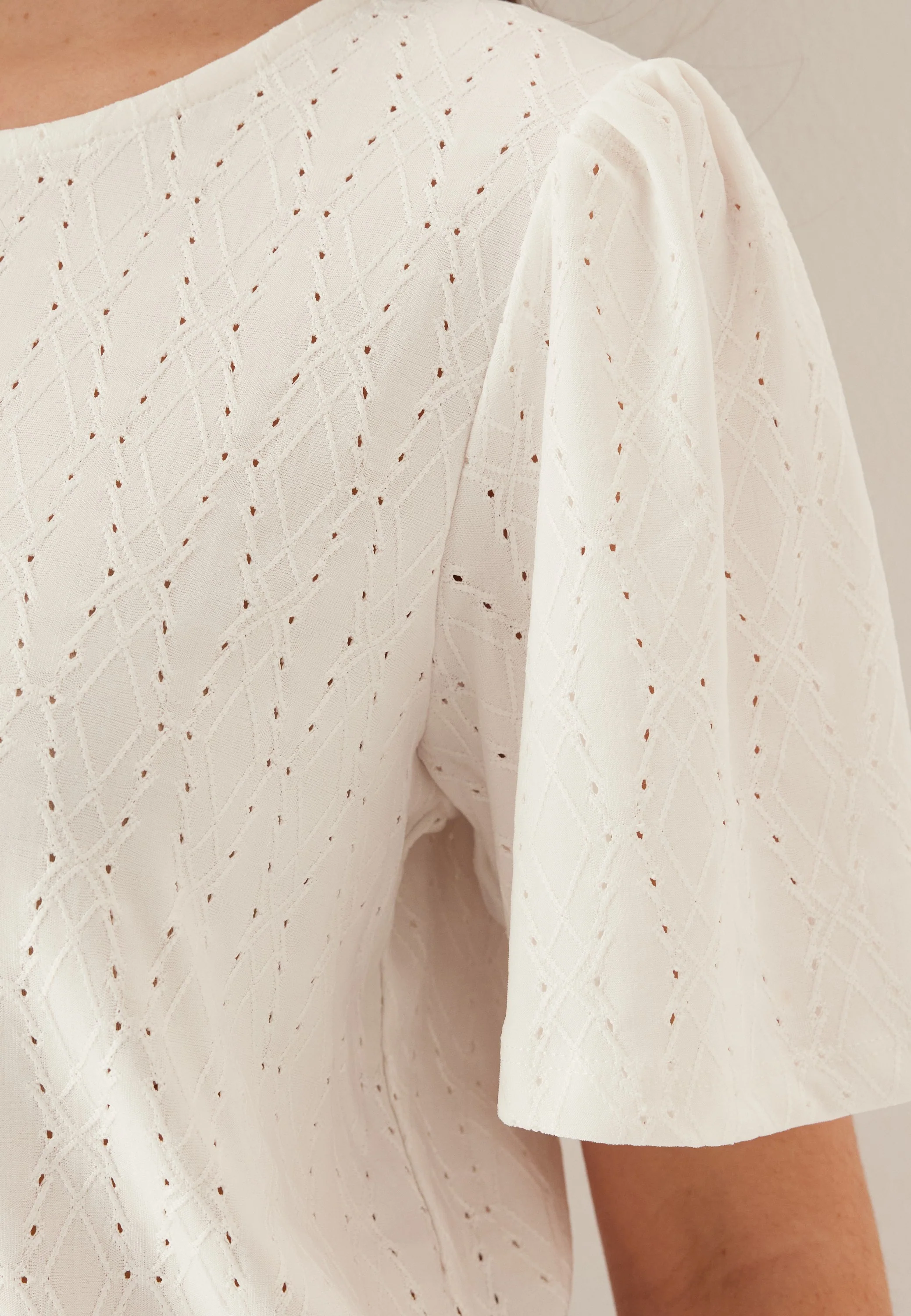 Vibelli O-neck S/S TOP - Image 2
