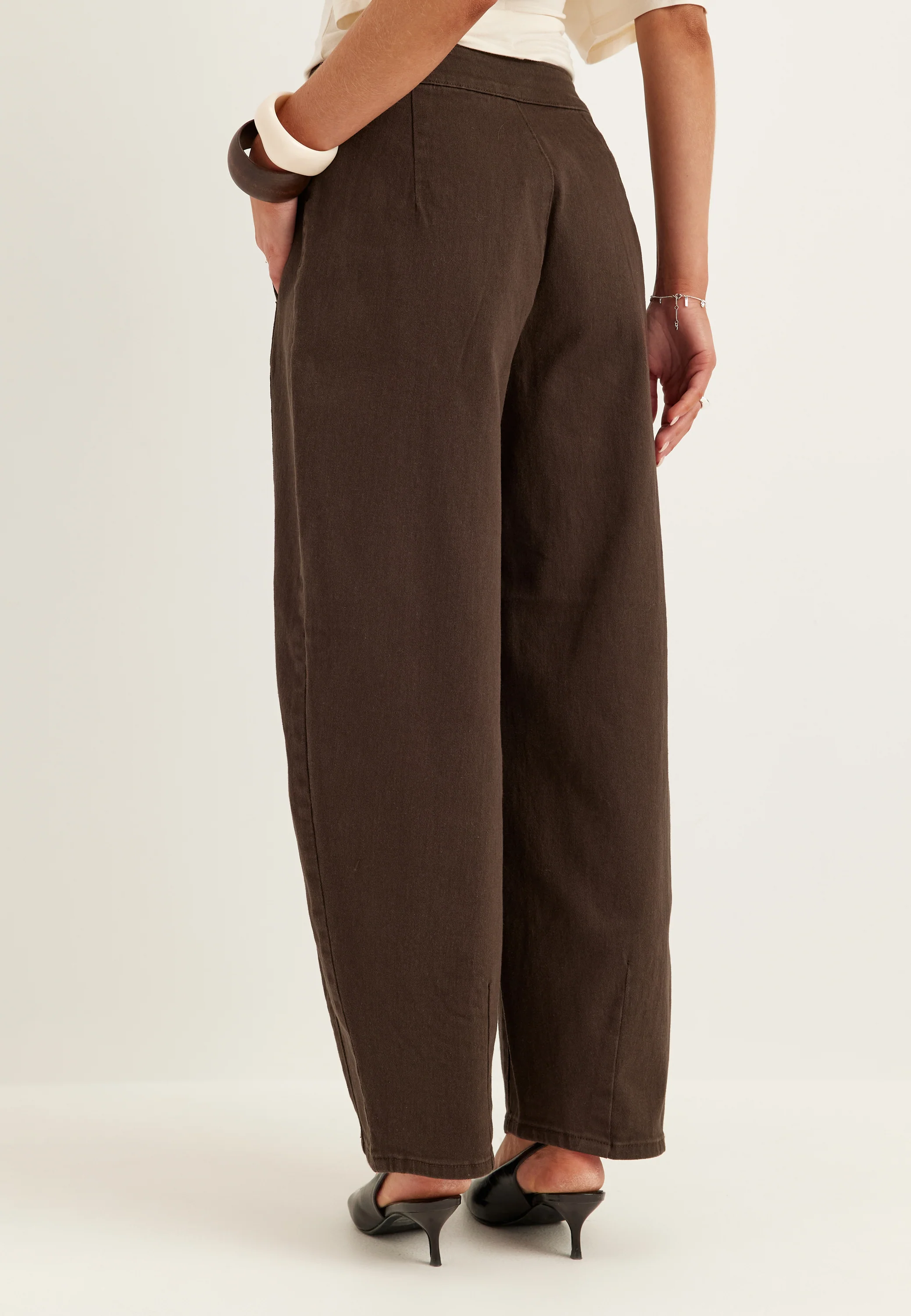 Vichia Hw Barrel Jeans - Image 4