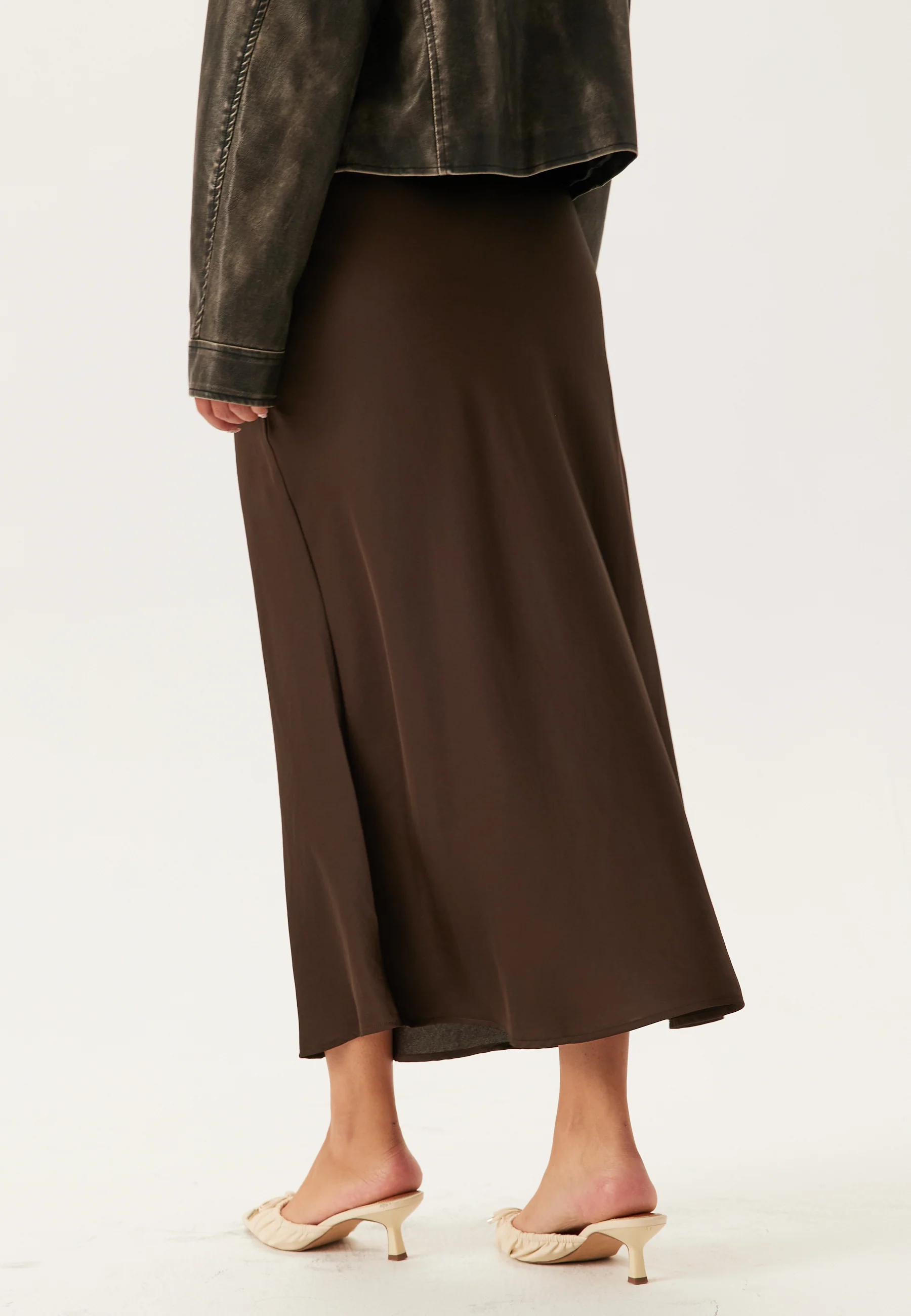 Viellette Hw Midi Skirt - Image 3