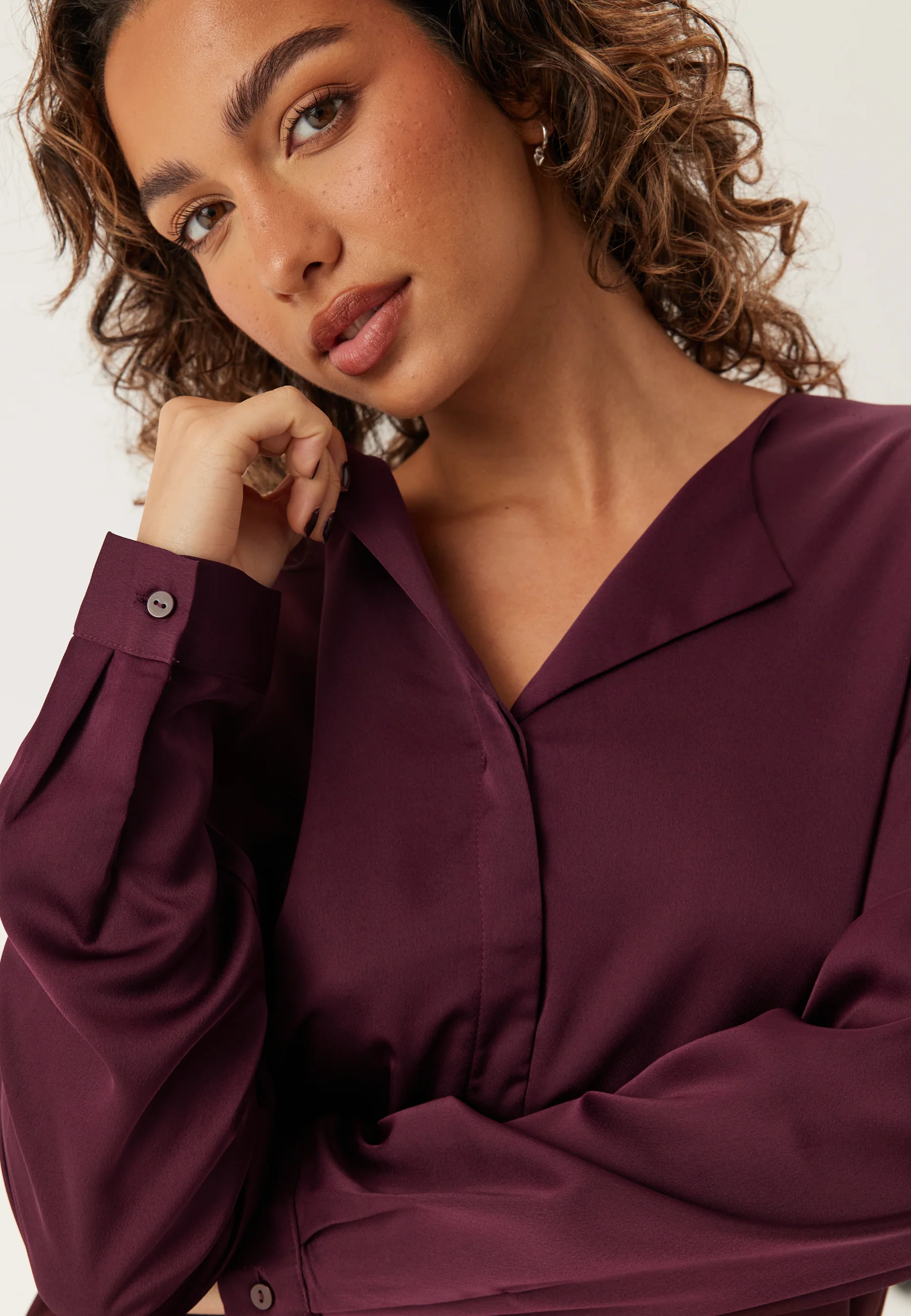 Viellette V-neck L/S Satin Shirt - Image 4