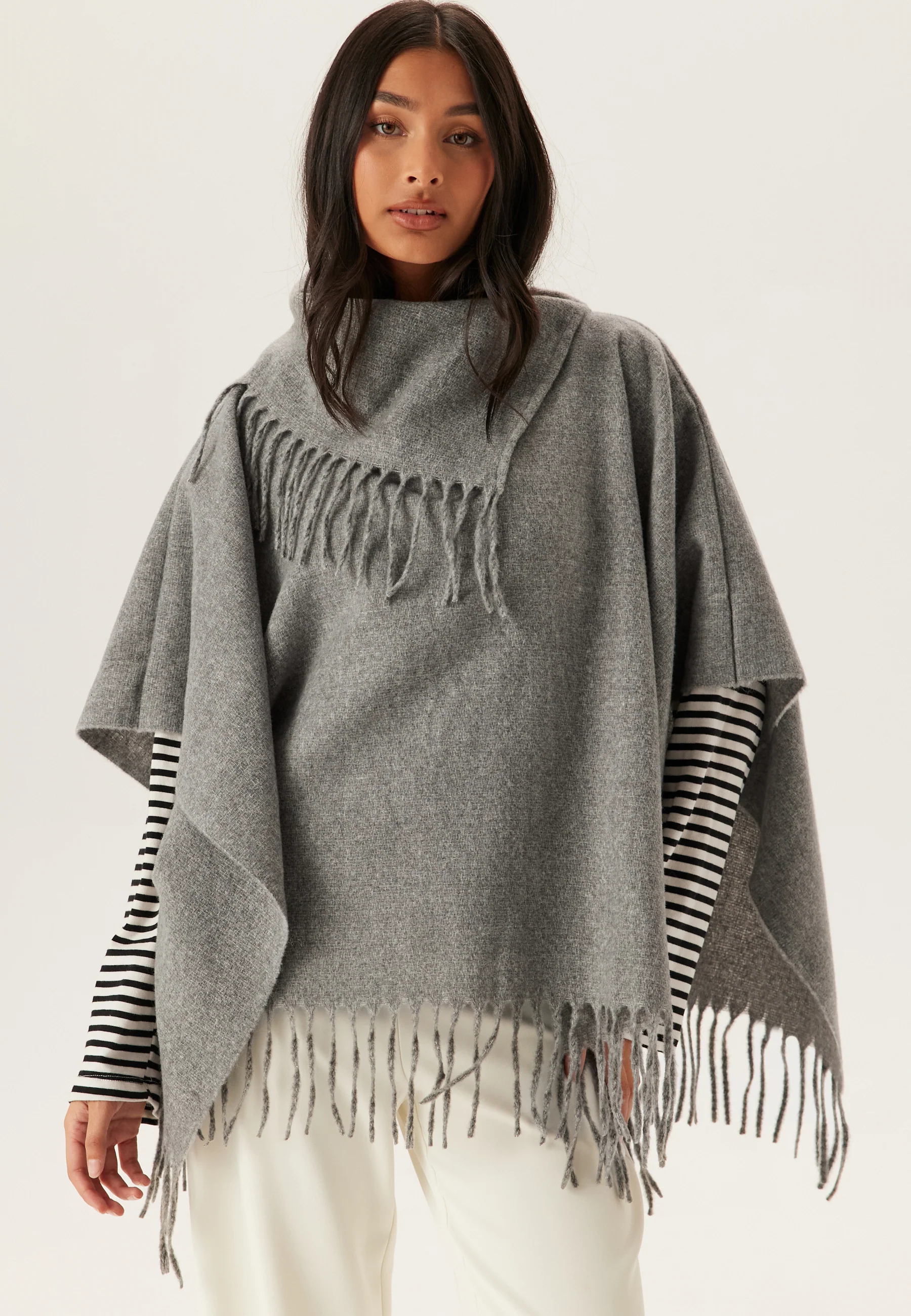 Vifjolira High Neck Poncho - Image 6