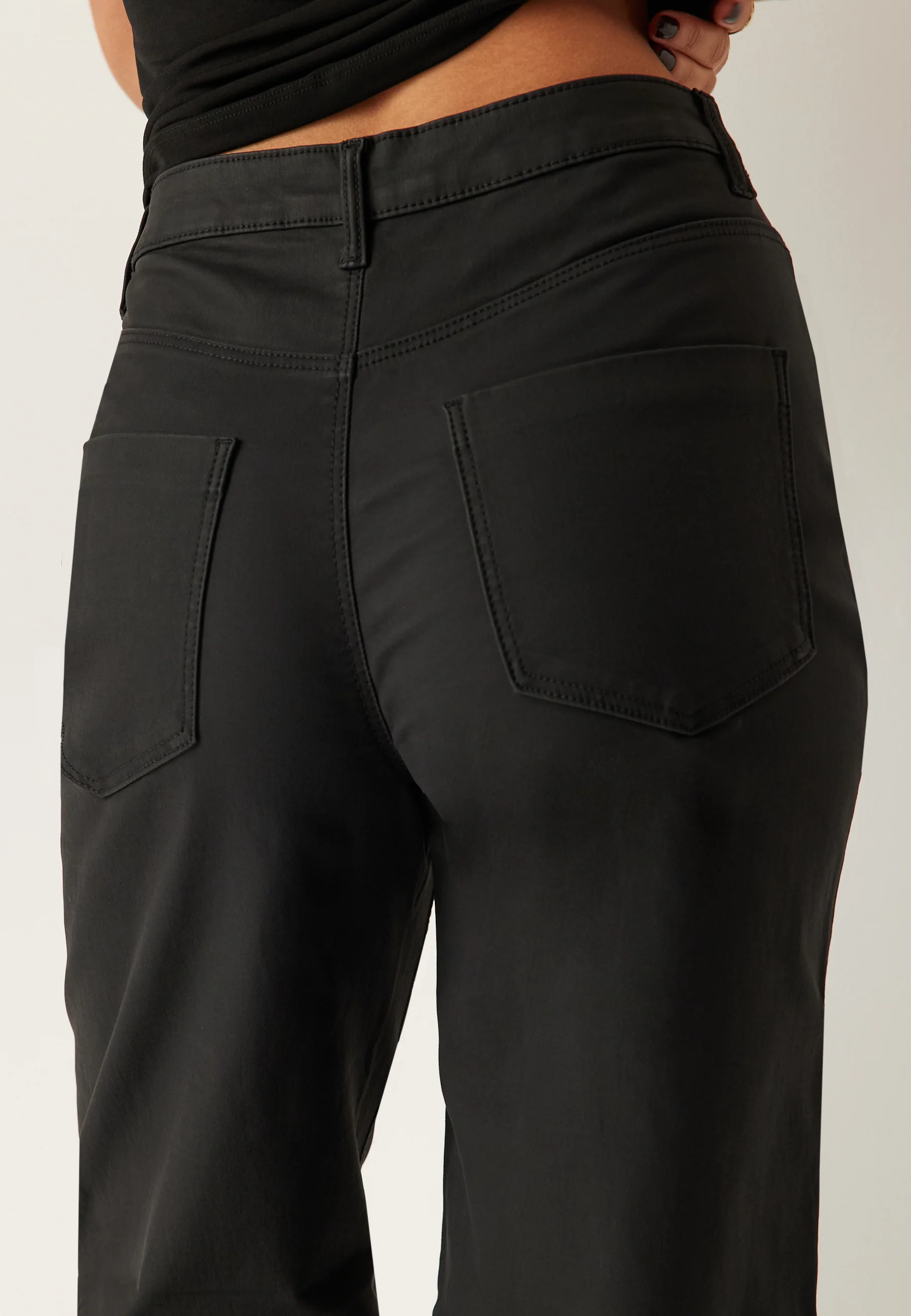 Vifreya Hw Coated Wide Jeans - Image 4