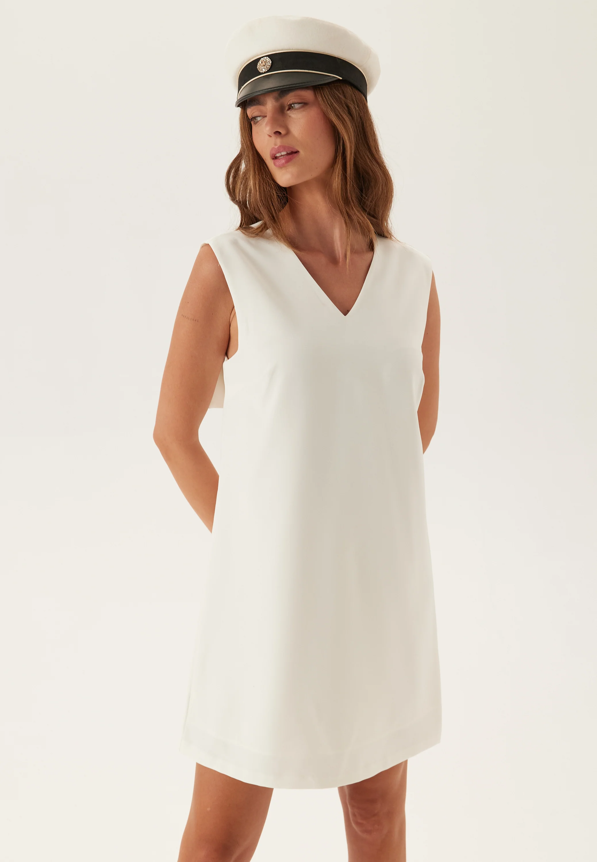 Vigery V-neck S/L SHORT DRESS - Image 5