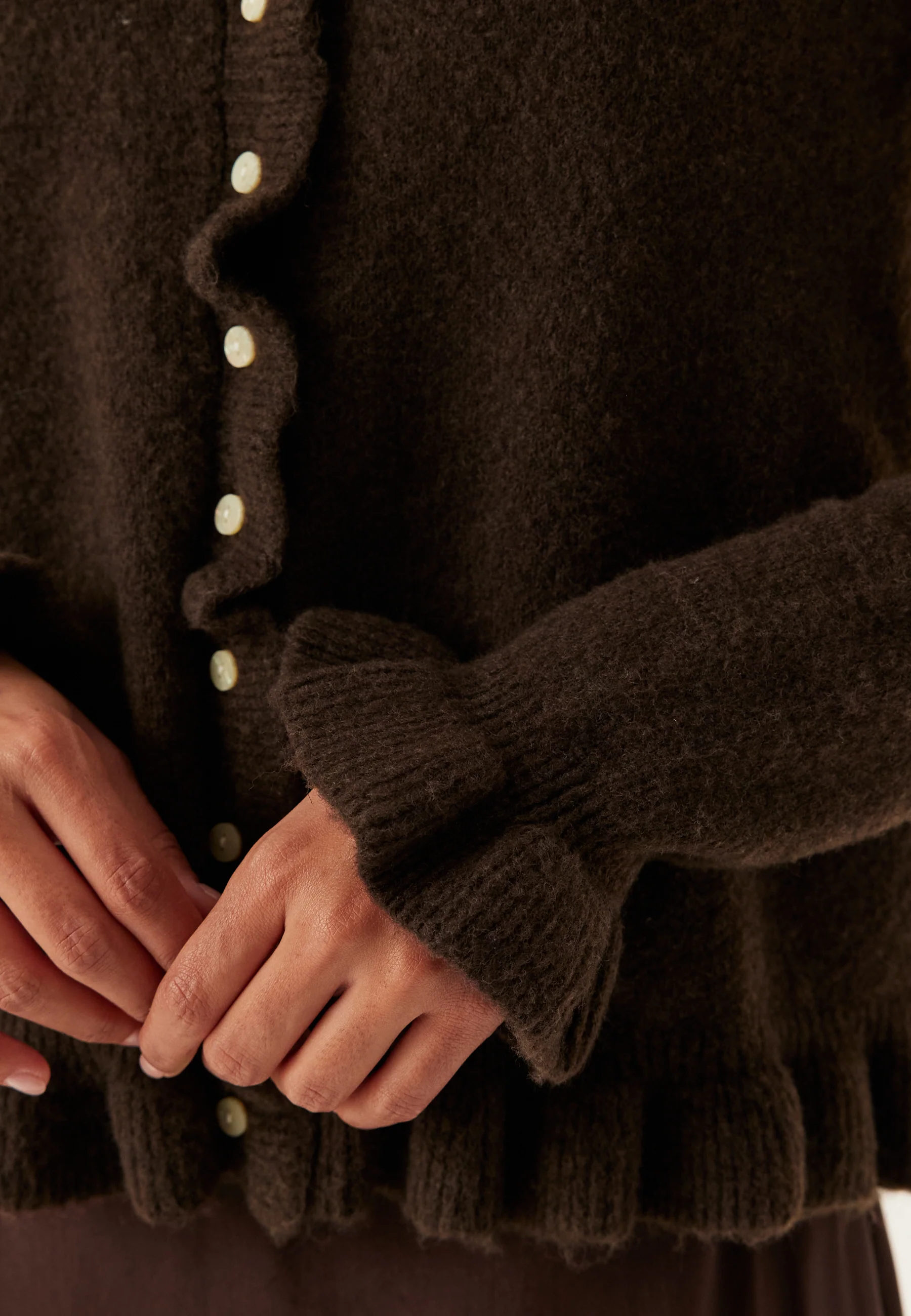 Vijacia O-neck L/S FRILL KNIT - Image 4