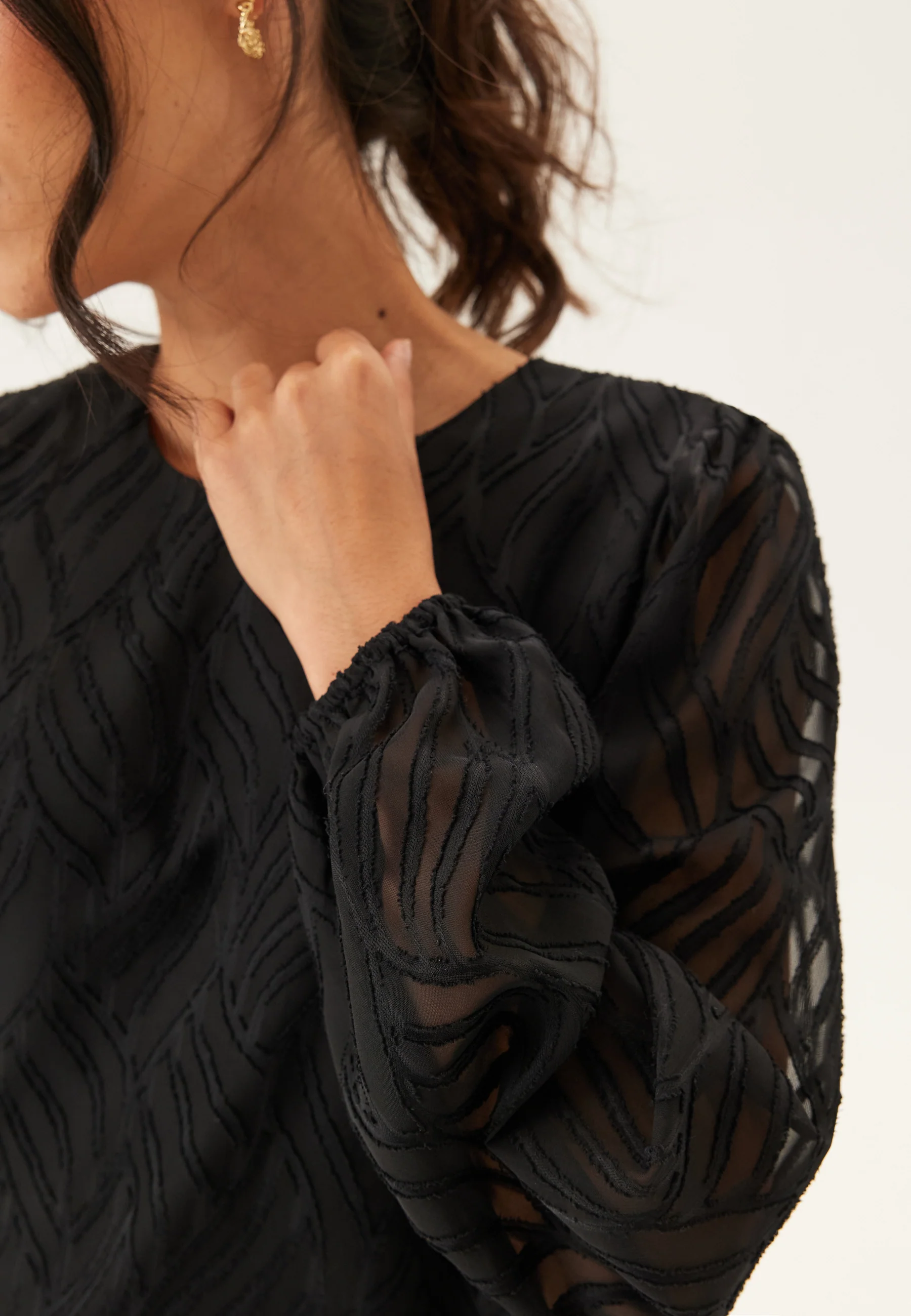 Vimika O-neck L/S Top - Image 5