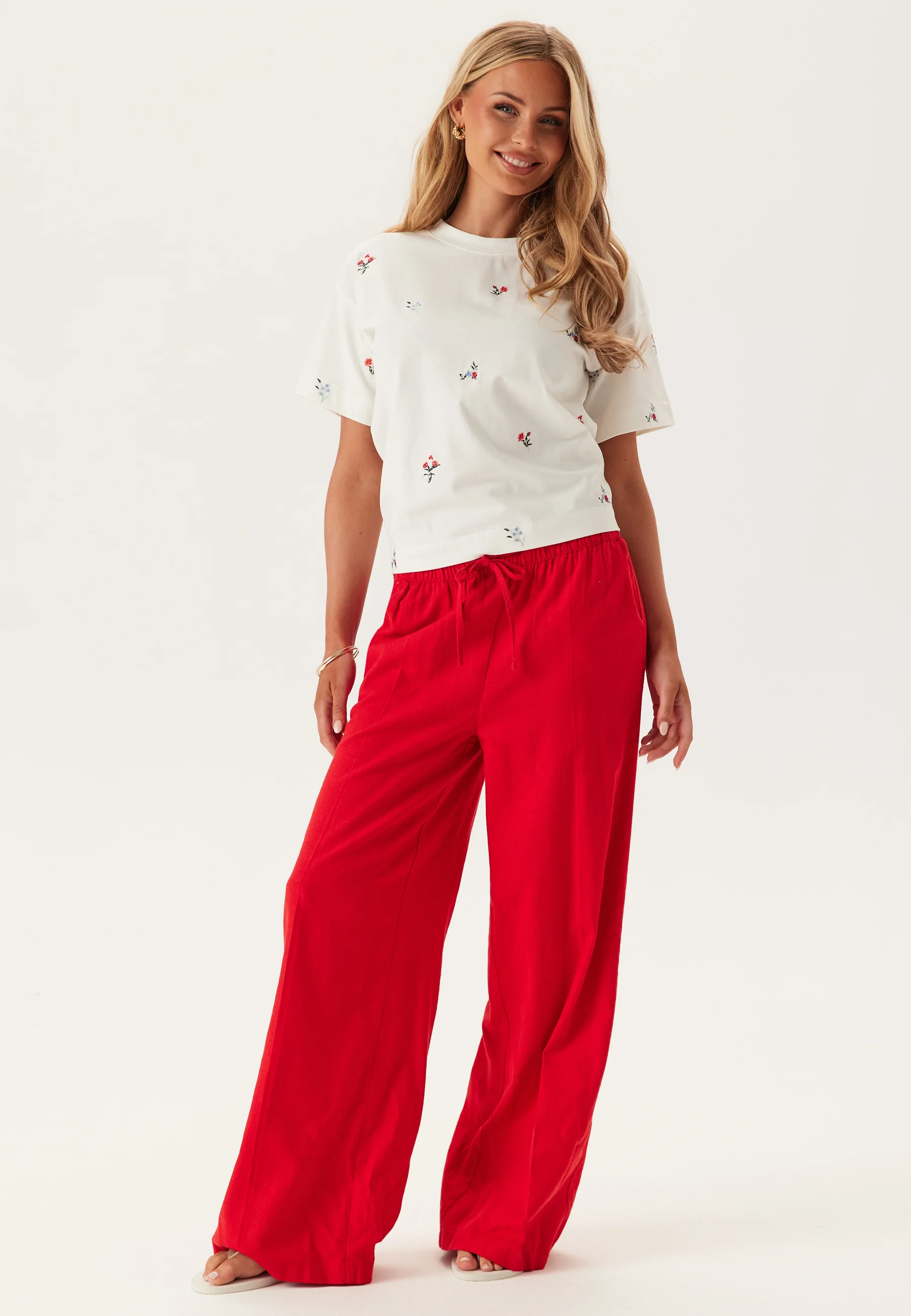 Vimonie Flower Emb S/S O-NECK - Image 4