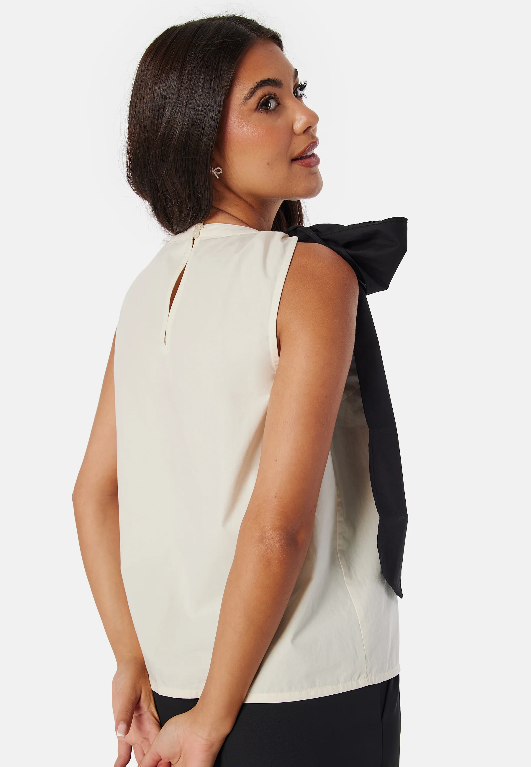Vinikia S/L Bow Top - Image 3