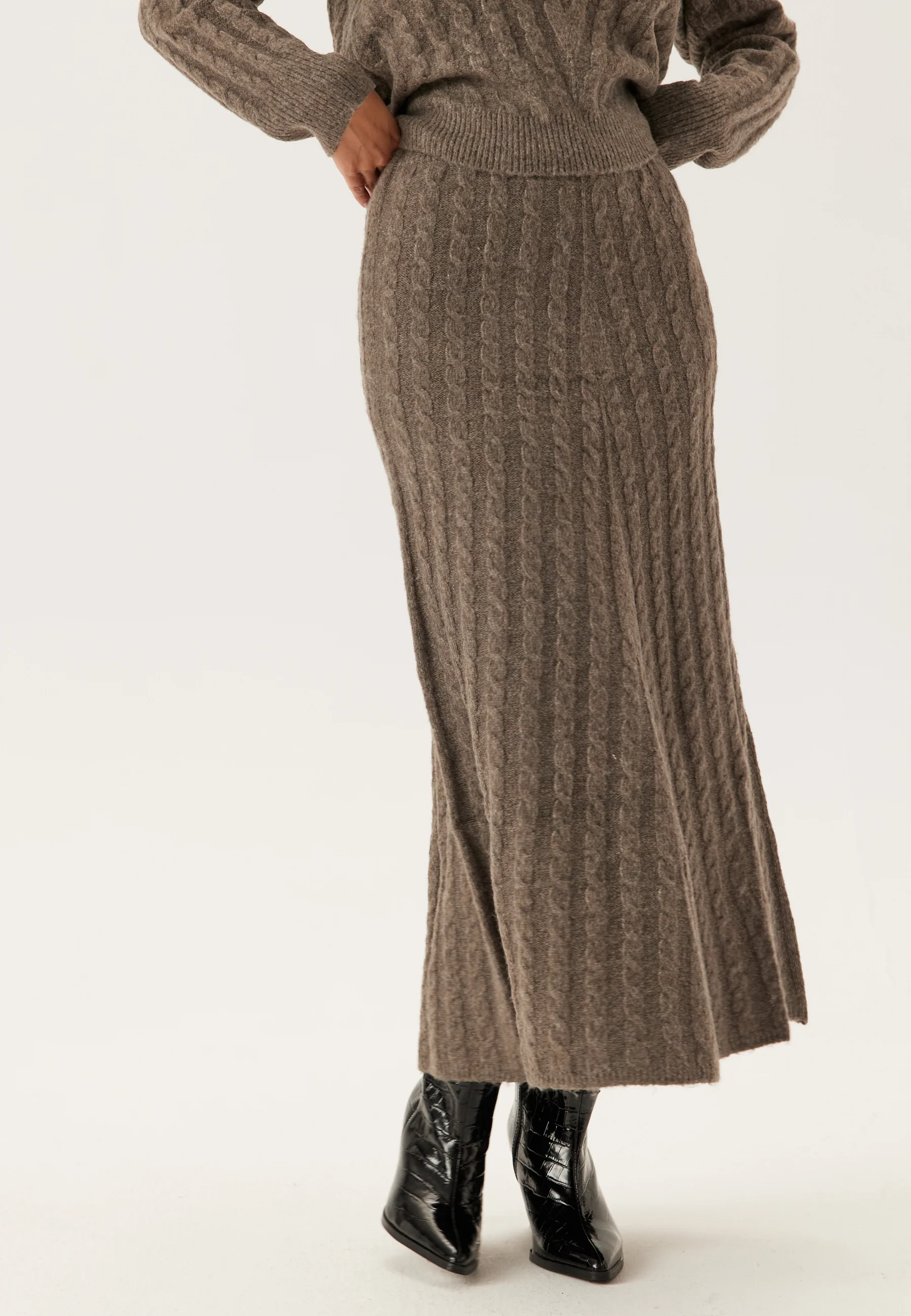 Virelli Ankle Cable Knit Skirt - Image 2