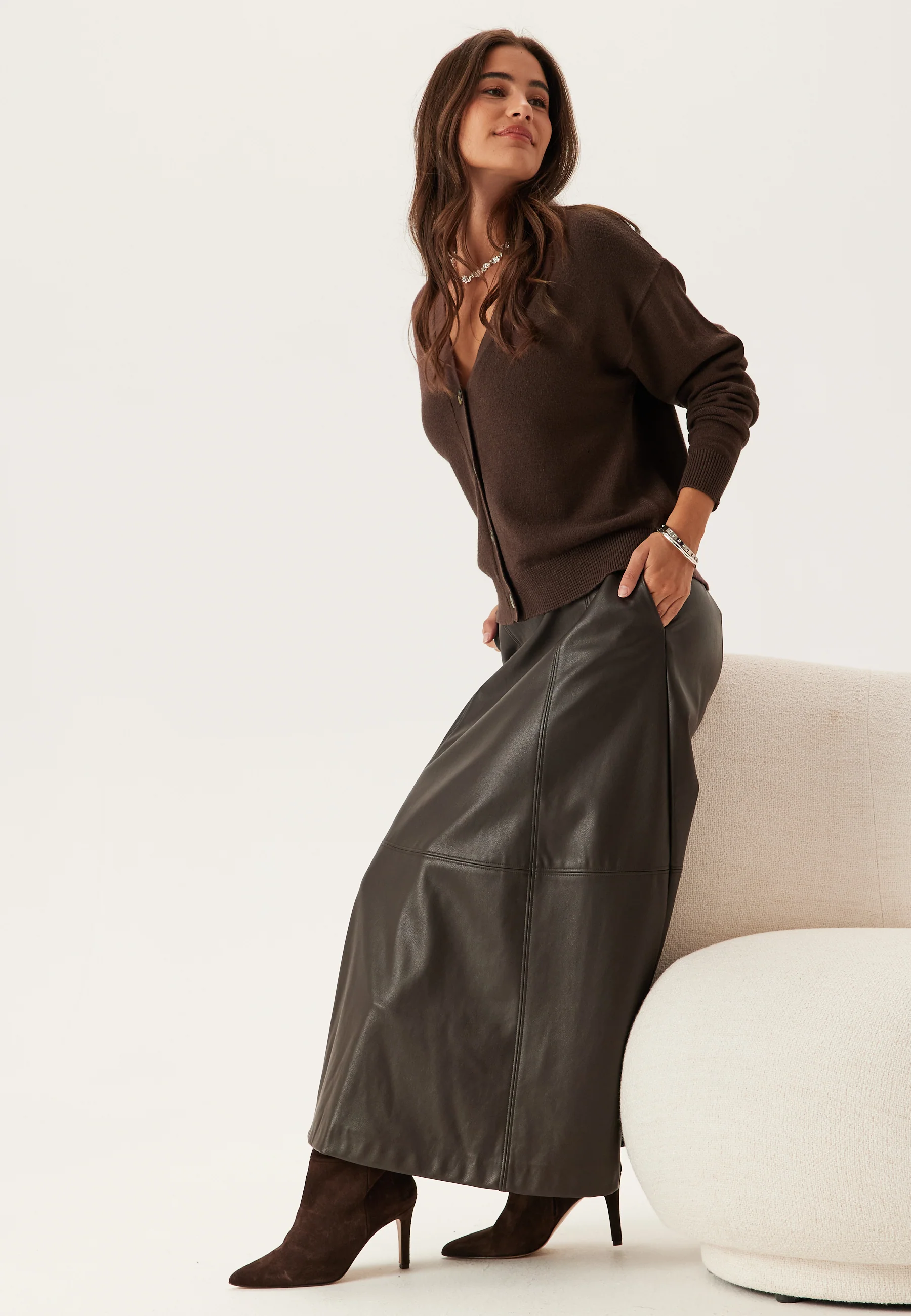 Viril V-neck Knit Cardigan - Image 4