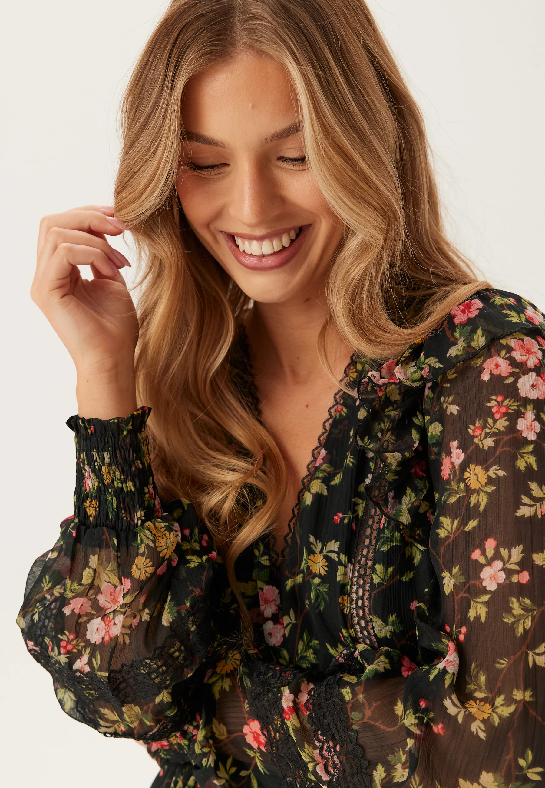 Viroman New V-neck L/S Short Dress - Image 4