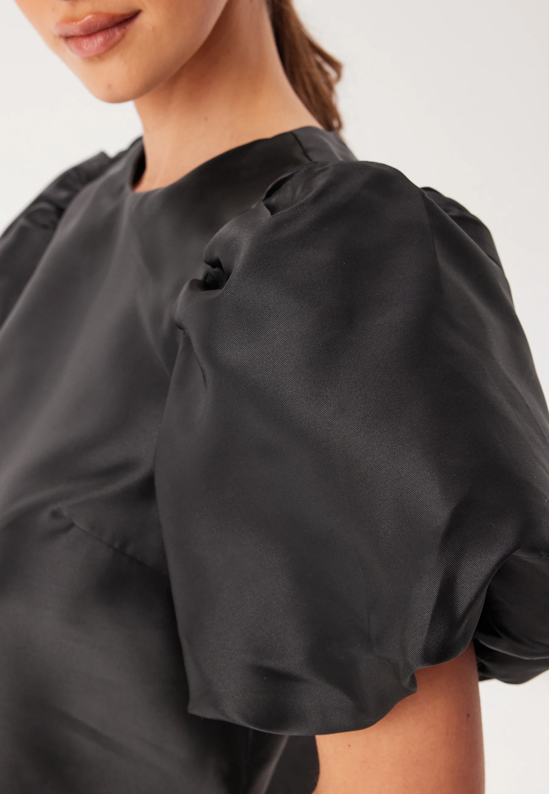 Vishina 2/4 O-Neck Top - Image 4