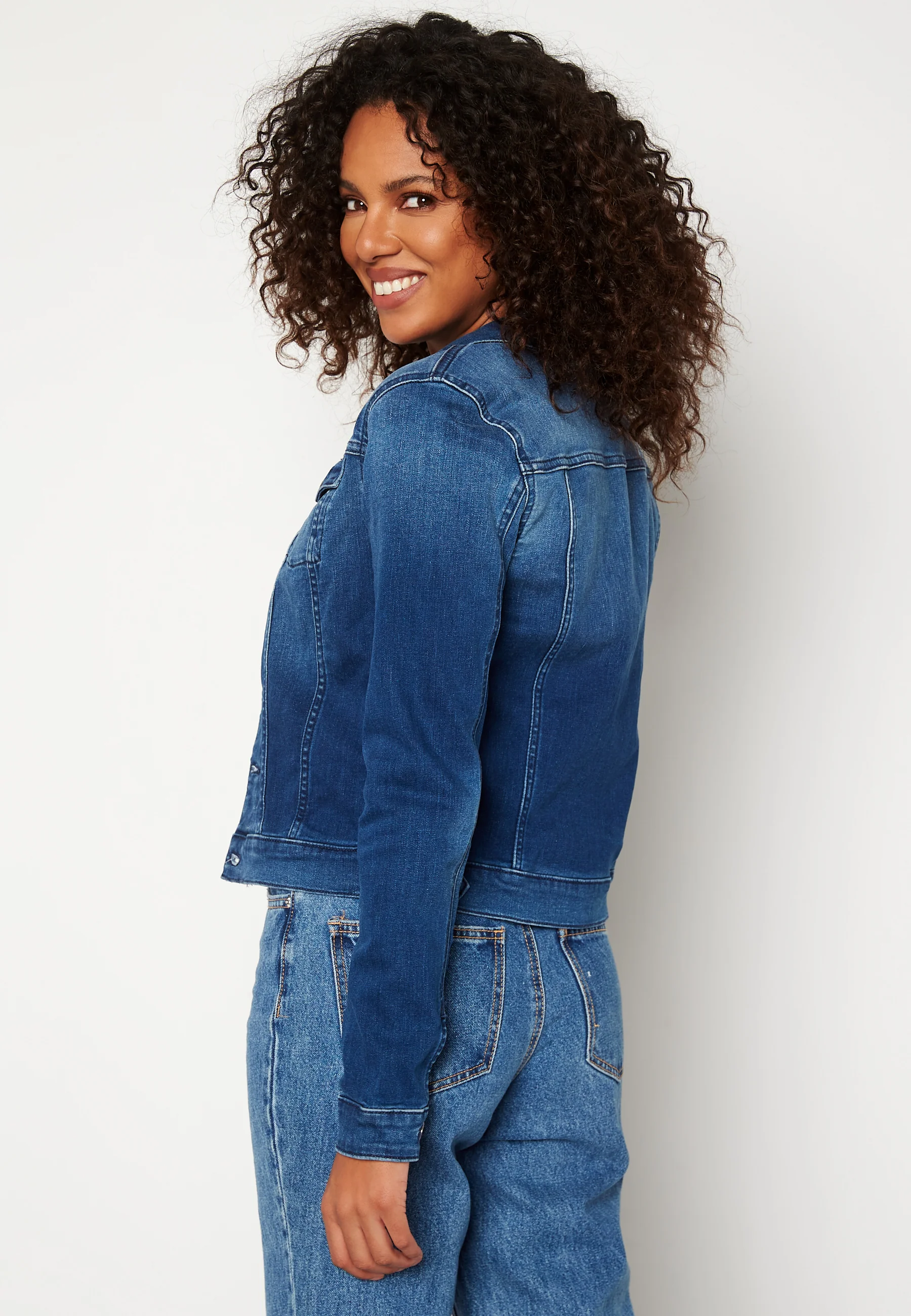 Vivianne Slim Trucker - Image 4